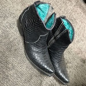 Corral boots